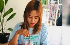 ဒီစော်လေးက မှုတ်ပေးတာတော်တယ် အစိလေးတောင်နေတာကိုလိုးတာ